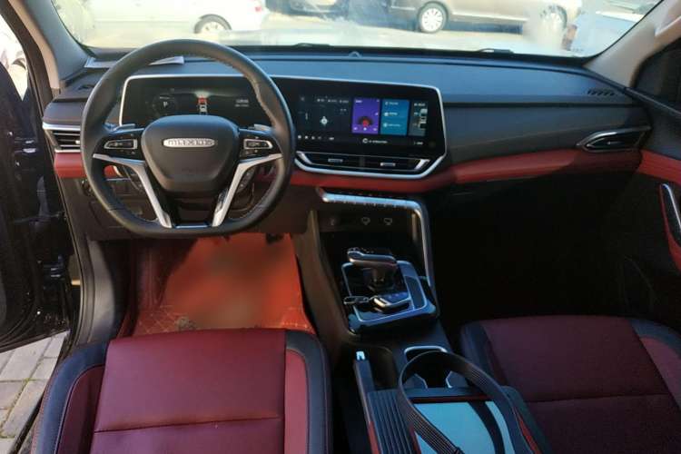 Used SAIC MAXUS Xingji 2023 Starry R 2.0T Automatic Diesel 2WD Luxury Edition Long-Box Model Interior 2