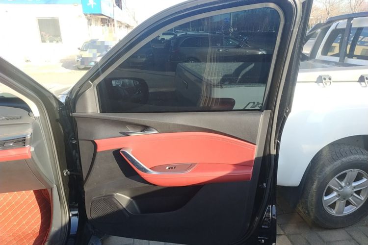 Used SAIC MAXUS Xingji 2023 Starry R 2.0T Automatic Diesel 2WD Luxury Edition Long-Box Model Interior 5