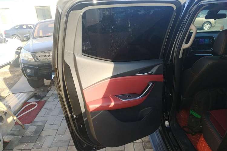Used SAIC MAXUS Xingji 2023 Starry R 2.0T Automatic Diesel 2WD Luxury Edition Long-Box Model Interior 8