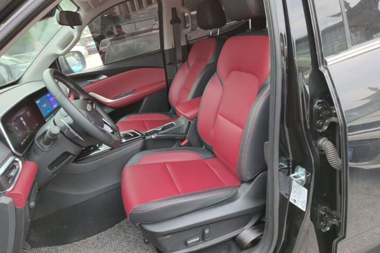 Used SAIC MAXUS Xingji 2023 Starry R 2.0T Automatic Gasoline 2WD Luxury Edition Standard Box Left Front Seat