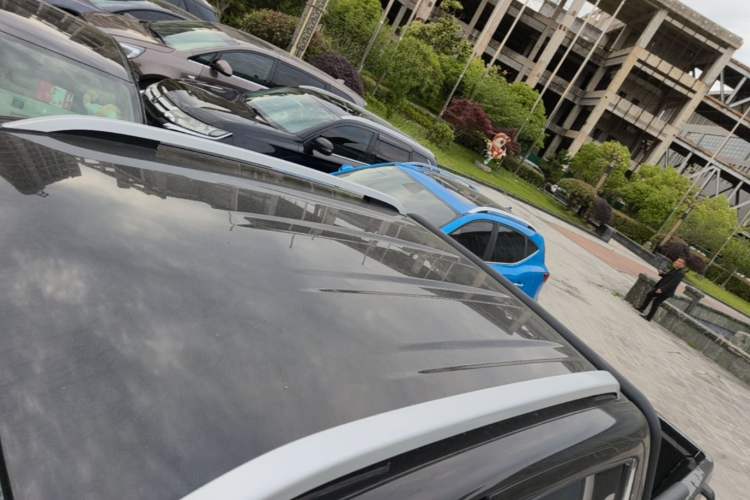 Used SAIC MAXUS Xingji 2023 Starry R 2.0T Automatic Gasoline 2WD Luxury Edition Standard Box Roof