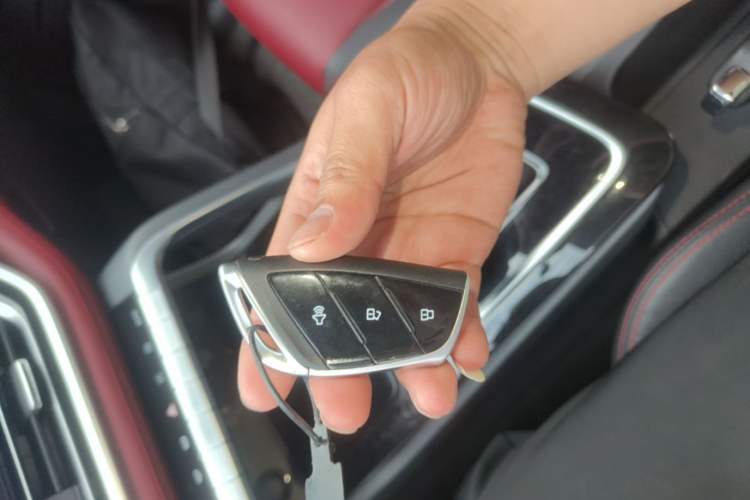 Used SAIC MAXUS Xingji 2023 Starry R 2.0T Automatic Gasoline 2WD Luxury Edition Standard Box Vehicle Key
