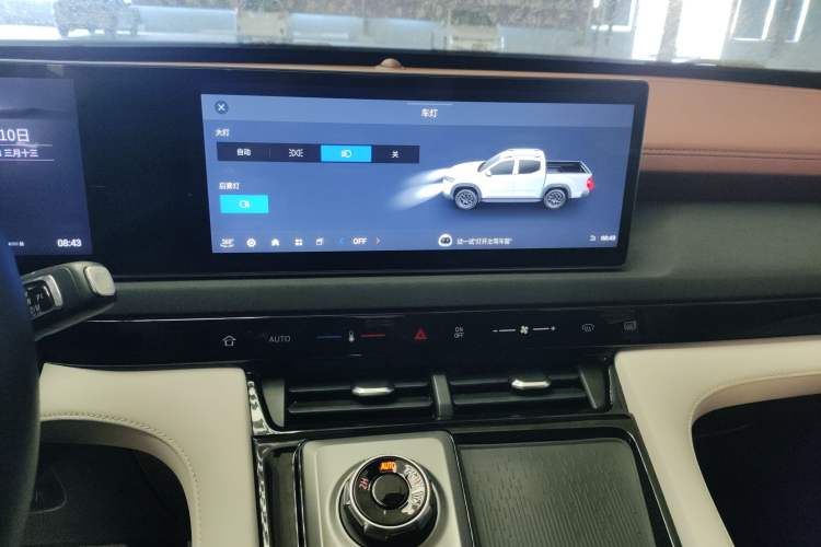 Used SAIC MAXUS Xingji 2023 Starry H 2.0T Automatic Diesel Dual-Turbo All-Wheel Drive Luxury Edition Long Wheelbase Audio And AC Panel