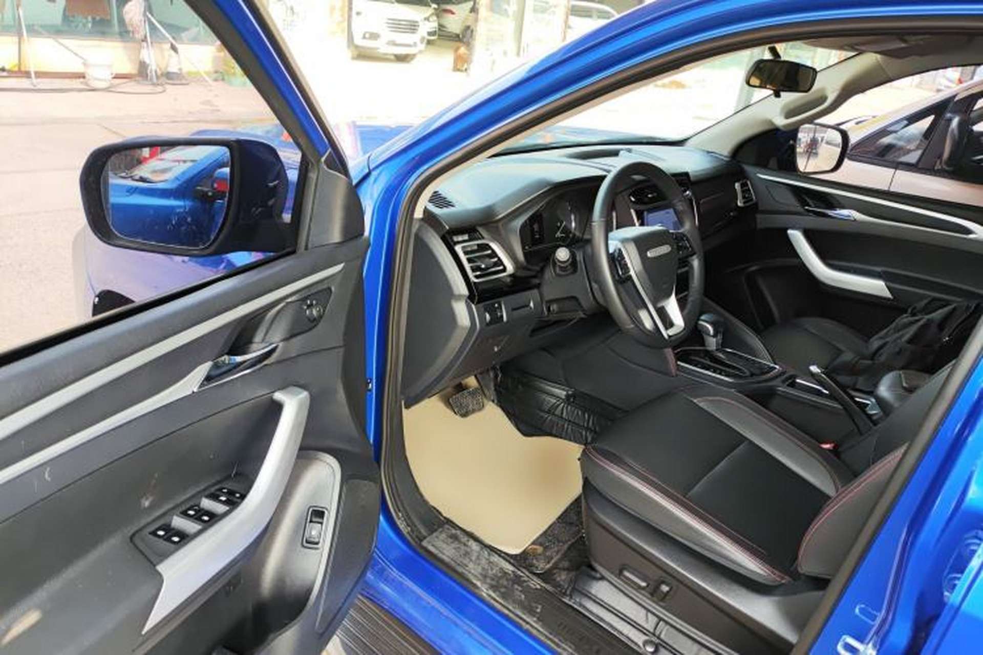 Used SAIC MAXUS Xingji 2023 Starry L 2.0T Diesel Automatic 2WD Elite Edition Long Bed Driver Seat