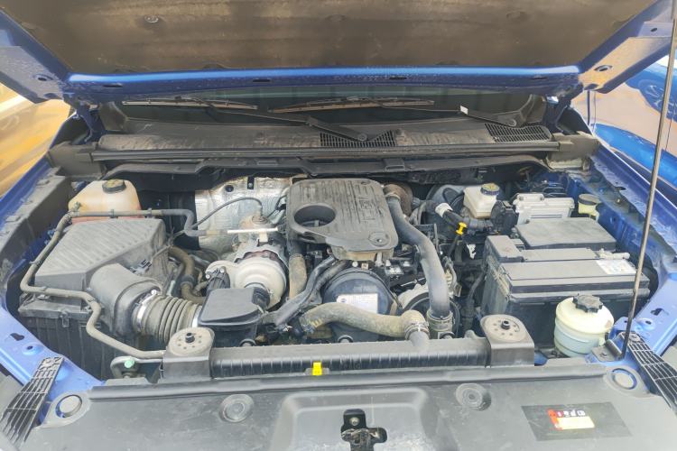 Used SAIC MAXUS Xingji 2023 Starry L 2.0T Diesel Automatic 2WD Elite Edition Long Bed Engine Bay