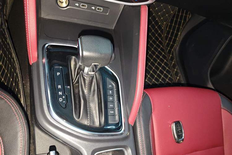 Used SAIC MAXUS Xingji 2023 Starry L 2.0T Diesel Automatic 2WD Elite Edition Long Bed Gear Lever