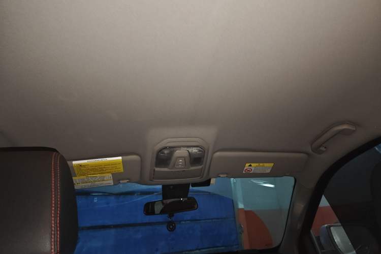 Used SAIC MAXUS Xingji 2023 Starry R 2.0T Automatic Diesel 4x4 Luxury Edition Long-Box Model Headliner