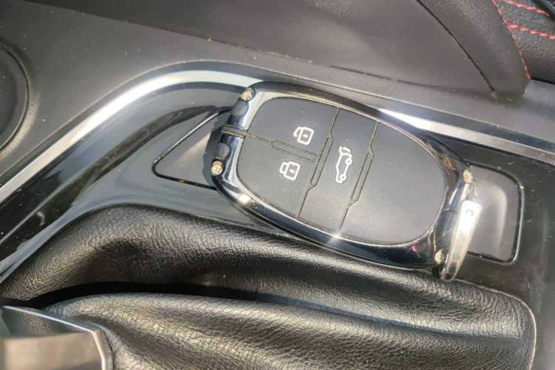 Used SAIC MAXUS Xingji 2023 Starry L 2.0T Diesel Automatic 2WD Elite Edition Long Bed Interior 1