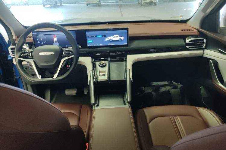 Used SAIC MAXUS Xingji 2023 Starry H 2.0T Automatic Diesel Dual-Turbo All-Wheel Drive Luxury Edition Long Wheelbase Interior 2