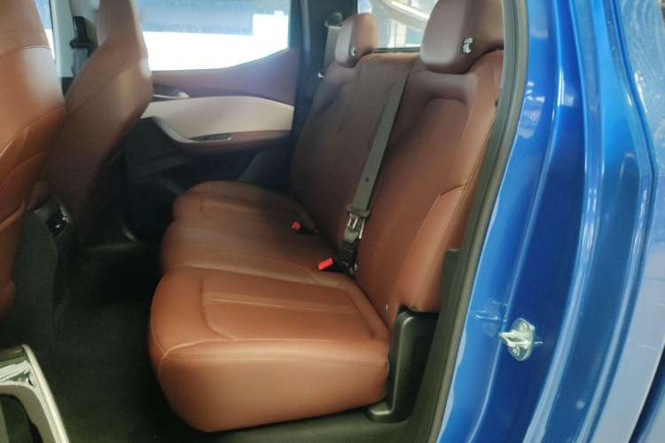 Used SAIC MAXUS Xingji 2023 Starry H 2.0T Automatic Diesel Dual-Turbo All-Wheel Drive Luxury Edition Long Wheelbase Interior 4