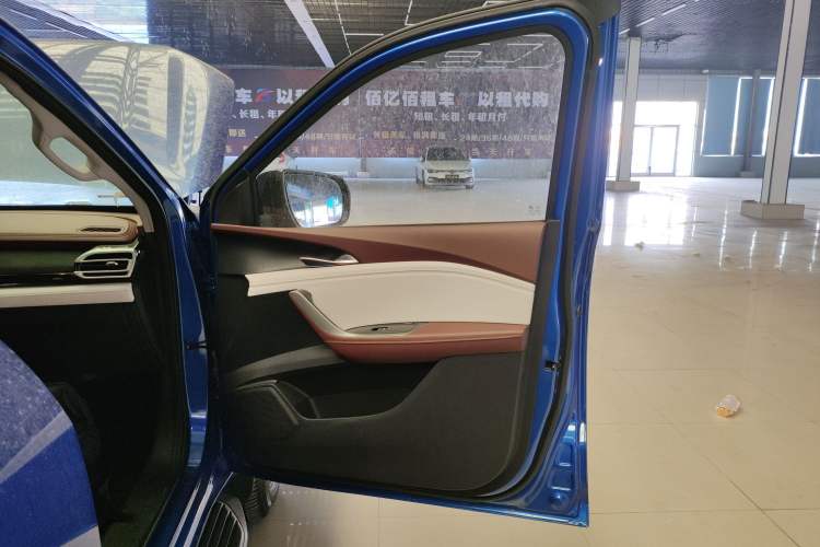 Used SAIC MAXUS Xingji 2023 Starry H 2.0T Automatic Diesel Dual-Turbo All-Wheel Drive Luxury Edition Long Wheelbase Interior 5
