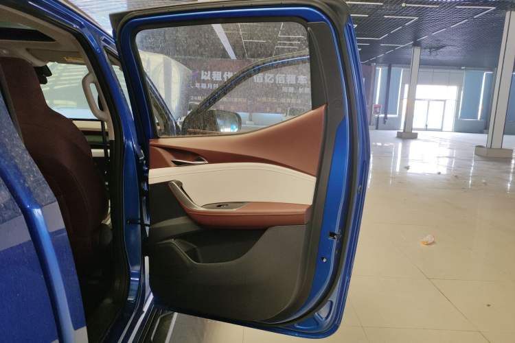 Used SAIC MAXUS Xingji 2023 Starry H 2.0T Automatic Diesel Dual-Turbo All-Wheel Drive Luxury Edition Long Wheelbase Interior 6