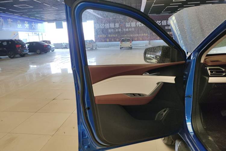 Used SAIC MAXUS Xingji 2023 Starry H 2.0T Automatic Diesel Dual-Turbo All-Wheel Drive Luxury Edition Long Wheelbase Interior 7