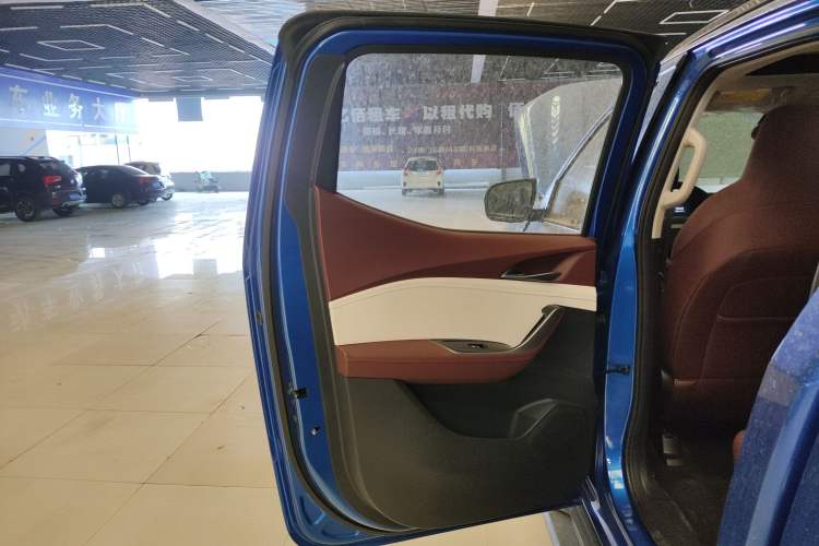 Used SAIC MAXUS Xingji 2023 Starry H 2.0T Automatic Diesel Dual-Turbo All-Wheel Drive Luxury Edition Long Wheelbase Interior 8