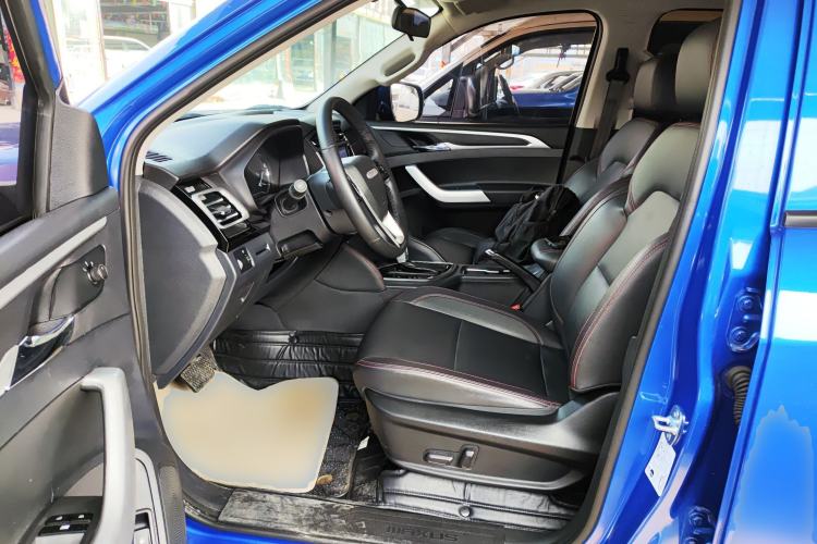 Used SAIC MAXUS Xingji 2023 Starry L 2.0T Diesel Automatic 2WD Elite Edition Long Bed Left Front Seat