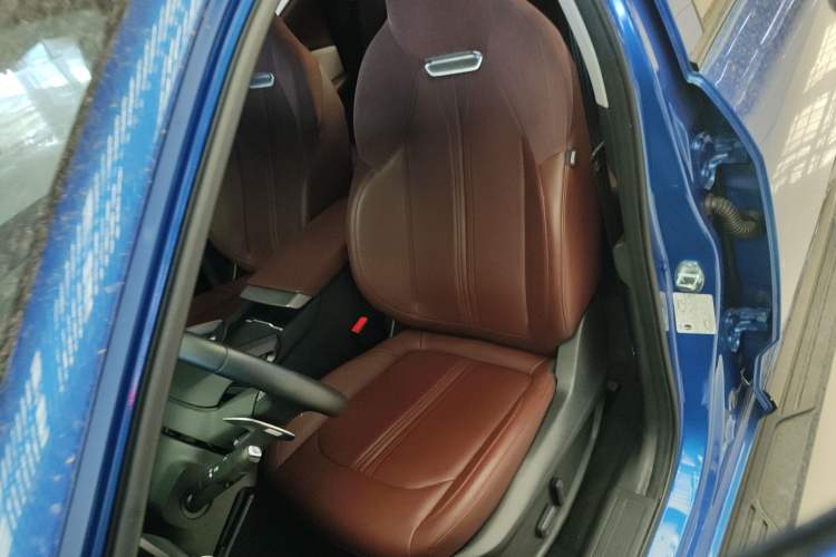Used SAIC MAXUS Xingji 2023 Starry H 2.0T Automatic Diesel Dual-Turbo All-Wheel Drive Luxury Edition Long Wheelbase Left Front Seat