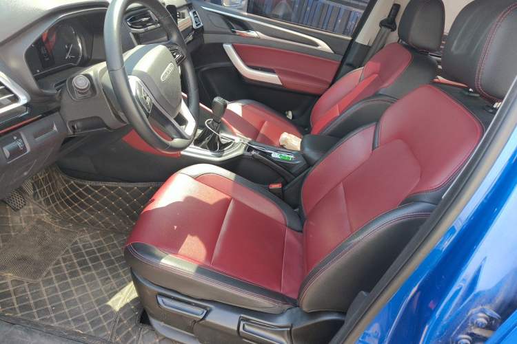 Used SAIC MAXUS Xingji 2023 Starry L 2.4L Gasoline Manual Two-Wheel-Drive Elite Edition Long Bed Left Front Seat