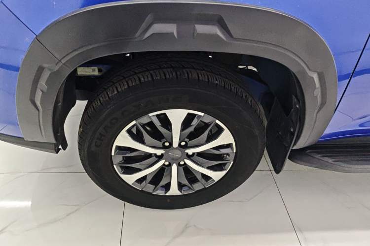 Used SAIC MAXUS Xingji 2023 Starry L 2.0T Diesel Automatic 2WD Elite Edition Long Bed Left Front Wheel Hub