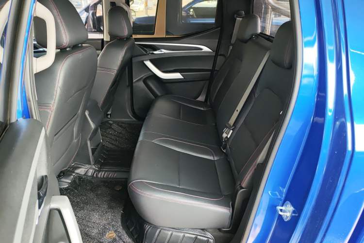 Used SAIC MAXUS Xingji 2023 Starry L 2.0T Diesel Automatic 2WD Elite Edition Long Bed Left Rear Seat