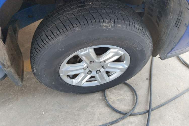 Used SAIC MAXUS Xingji 2023 Starry L 2.4L Gasoline Manual Two-Wheel-Drive Elite Edition Long Bed Right Front Wheel Hub