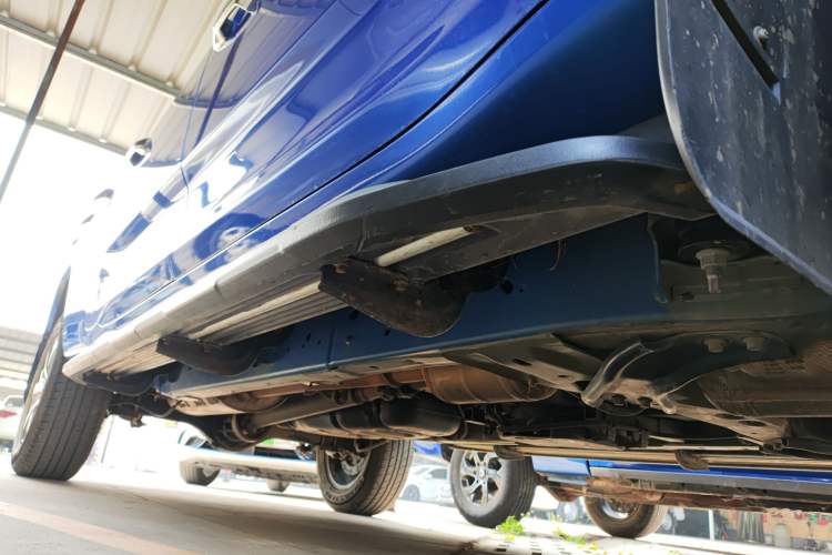 Used SAIC MAXUS Xingji 2023 Starry L 2.0T Diesel Automatic 2WD Elite Edition Long Bed Right Side Sill