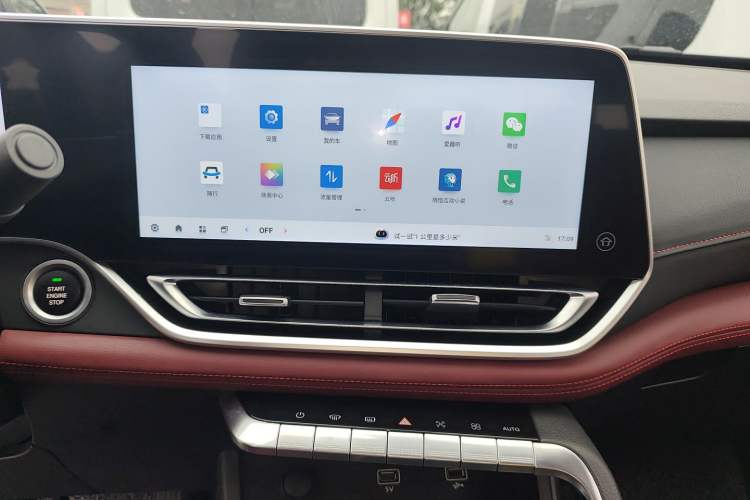 Used SAIC MAXUS Xingji 2023 Starry R 2.0T Automatic Diesel 4x4 Luxury Edition Long-Box Model Audio And AC Panel