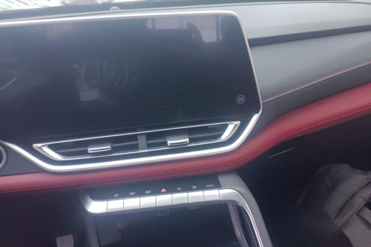 Used SAIC MAXUS Xingji 2023 Starry R 2.0T Automatic Diesel 2WD Luxury Edition Long-Box Model Audio And AC Panel