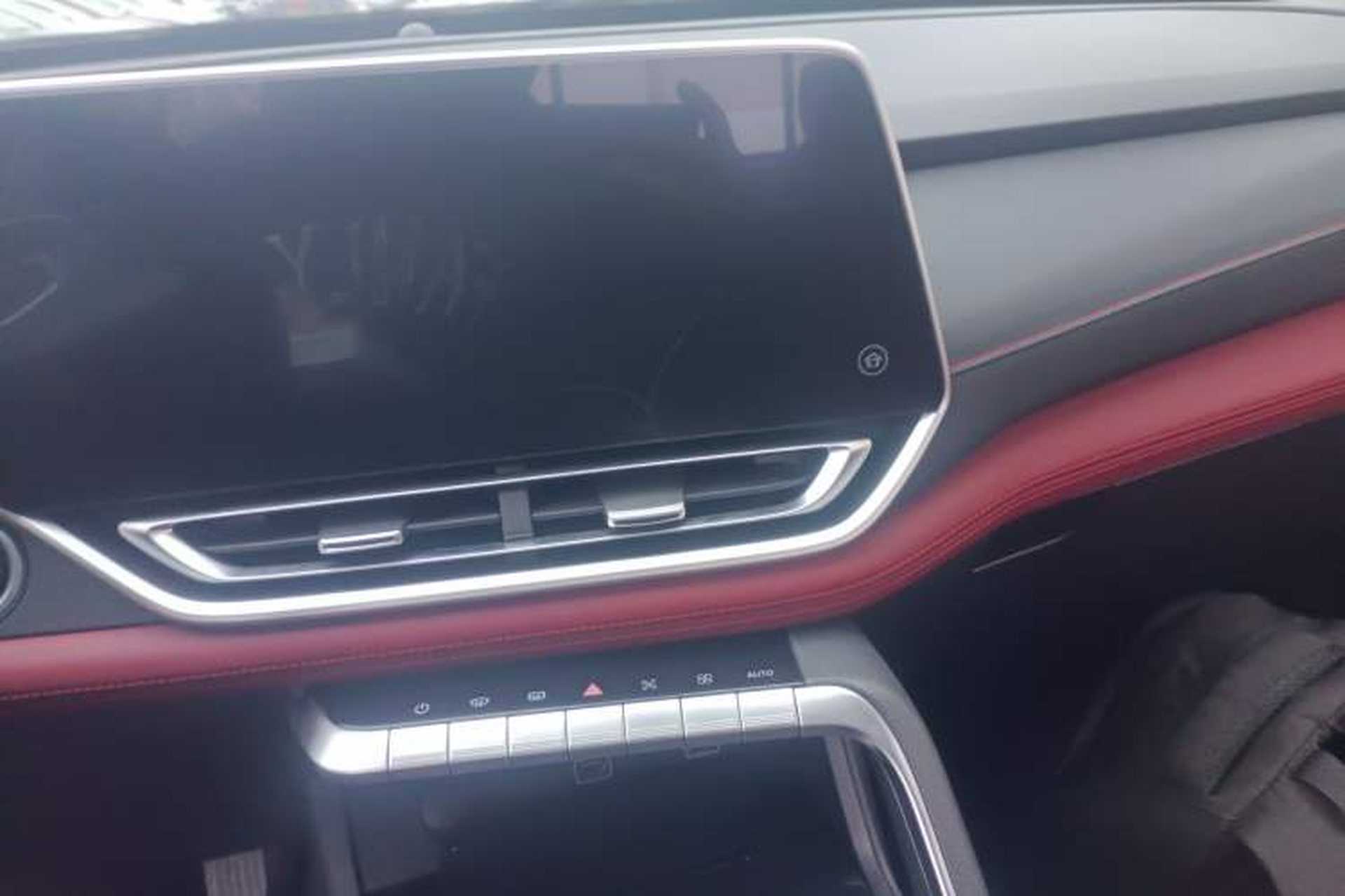 Used SAIC MAXUS Xingji 2023 Starry R 2.0T Automatic Diesel 2WD Luxury Edition Long-Box Model Audio And AC Panel