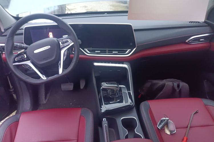 Used SAIC MAXUS Xingji 2023 Starry R 2.0T Automatic Diesel 2WD Luxury Edition Long-Box Model Center Console
