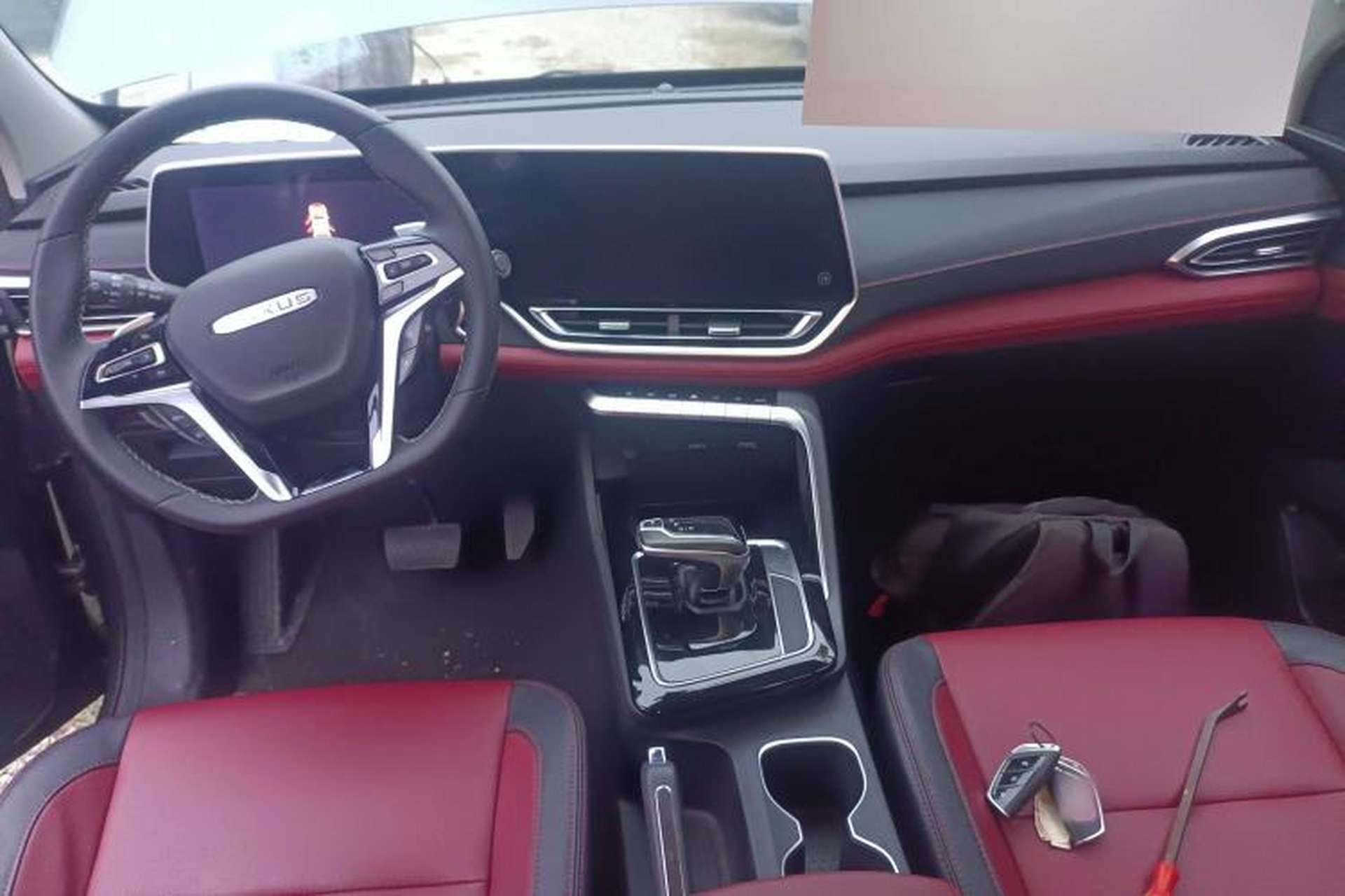 Used SAIC MAXUS Xingji 2023 Starry R 2.0T Automatic Diesel 2WD Luxury Edition Long-Box Model Center Console