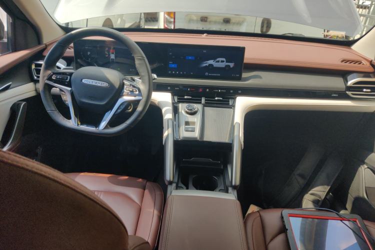 Used SAIC MAXUS Xingji 2023 Starry H 2.0T Automatic Diesel Dual-Turbo All-Wheel-Drive Flagship Model – Standard Wheelbase Center Console