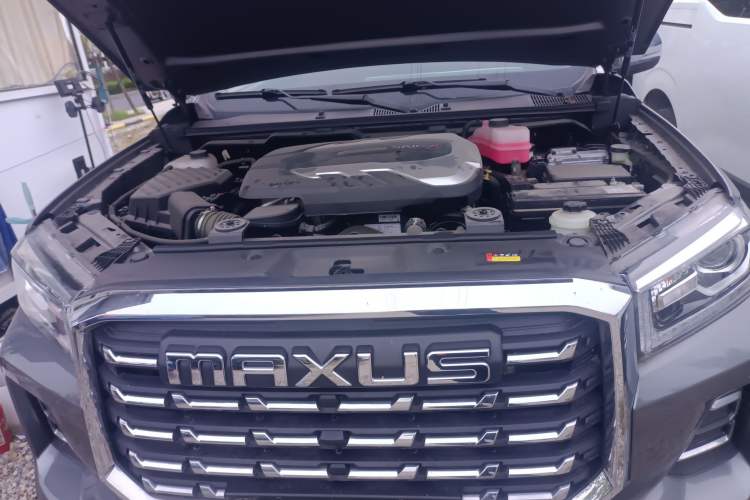 Used SAIC MAXUS Xingji 2023 Starry R 2.0T Automatic Diesel 2WD Luxury Edition Long-Box Model Engine Bay