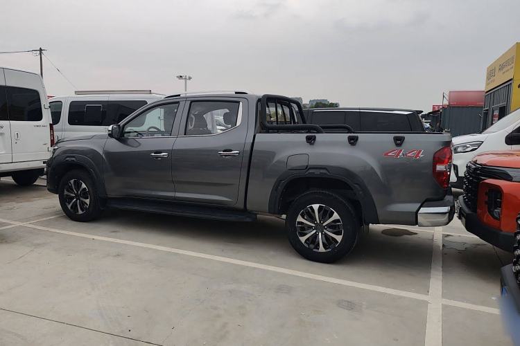 Used SAIC MAXUS Xingji 2023 Starry R 2.0T Automatic Diesel 4x4 Luxury Edition Long-Box Model Exterior 3