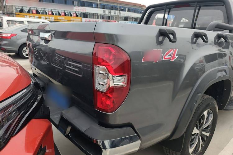 Used SAIC MAXUS Xingji 2023 Starry R 2.0T Automatic Diesel 4x4 Luxury Edition Long-Box Model Exterior 4