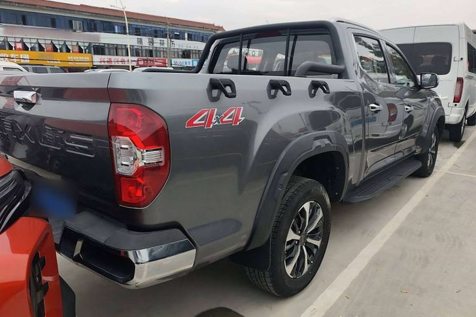 Used SAIC MAXUS Xingji 2023 Starry R 2.0T Automatic Diesel 4x4 Luxury Edition Long-Box Model Exterior 5