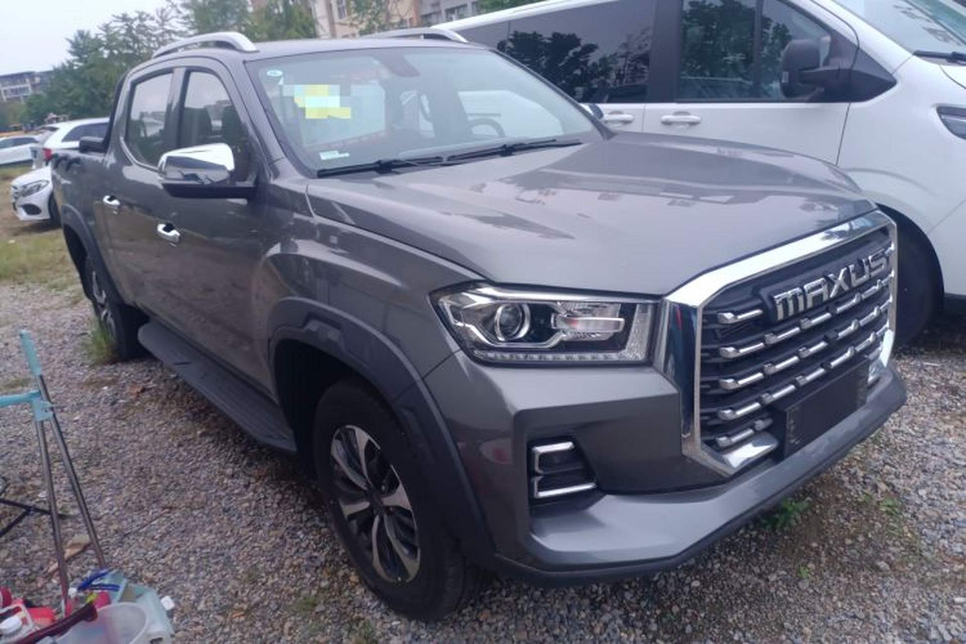 Used SAIC MAXUS Xingji 2023 Starry R 2.0T Automatic Diesel 2WD Luxury Edition Long-Box Model Front Right 45 Deg