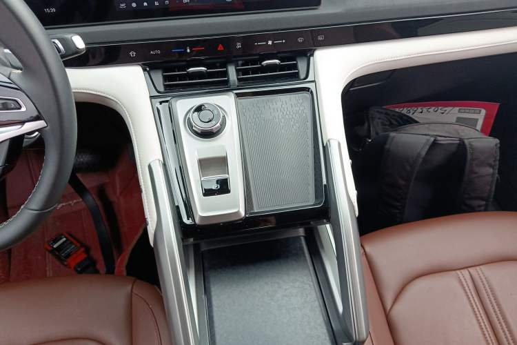 Used SAIC MAXUS Xingji 2023 Starry H 2.0T Automatic Diesel Dual-Turbo All-Wheel Drive Luxury Edition Long Wheelbase Gear Lever