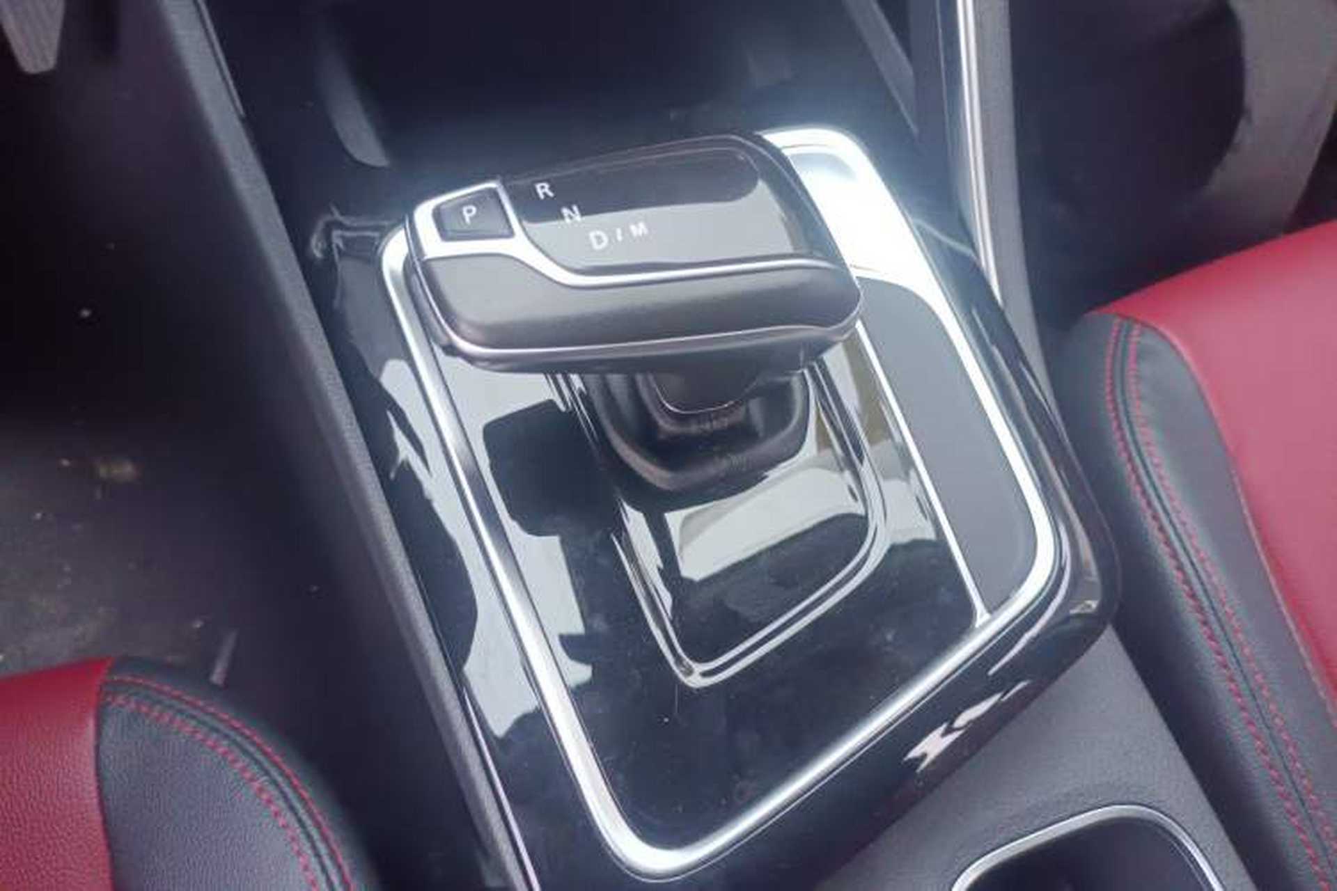 Used SAIC MAXUS Xingji 2023 Starry R 2.0T Automatic Diesel 2WD Luxury Edition Long-Box Model Gear Lever