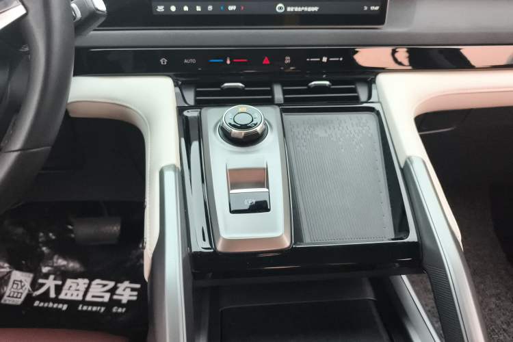 Used SAIC MAXUS Xingji 2023 Starry H 2.0T Automatic Diesel Dual-Turbo All-Wheel Drive Luxury Edition Long Wheelbase Gear Lever