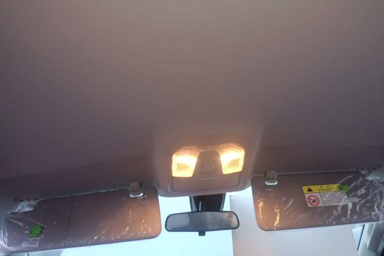 Used SAIC MAXUS Xingji 2023 Starry R 2.0T Automatic Diesel 2WD Luxury Edition Long-Box Model Headliner