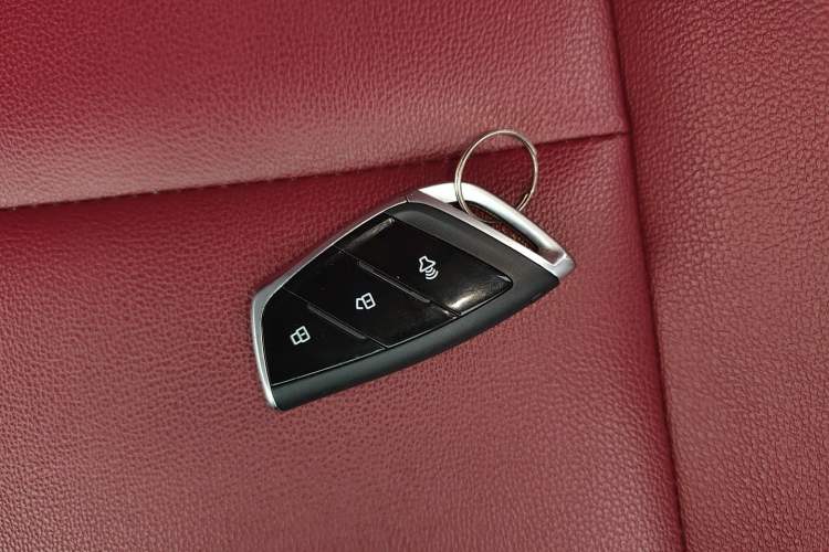Used SAIC MAXUS Xingji 2023 Starry R 2.0T Automatic Diesel 4x4 Luxury Edition Long-Box Model Interior 1