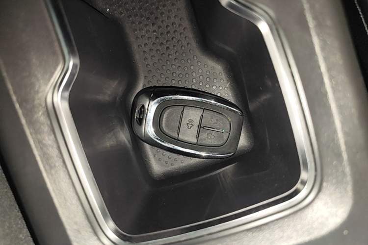 Used SAIC MAXUS Xingji 2023 Starry L 2.0T Diesel Automatic 2WD Elite Edition Standard Cab Interior 1