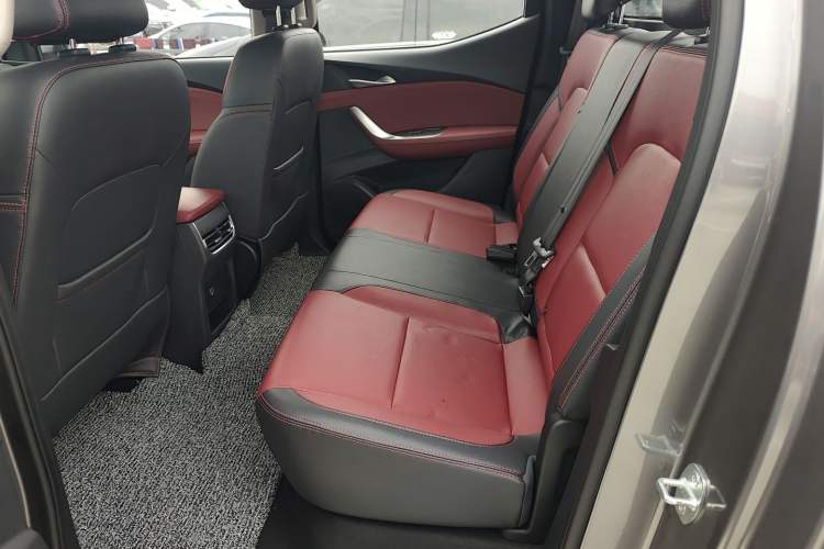 Used SAIC MAXUS Xingji 2023 Starry R 2.0T Automatic Diesel 4x4 Luxury Edition Long-Box Model Interior 4