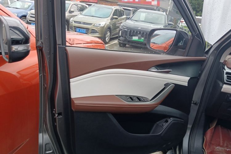 Used SAIC MAXUS Xingji 2023 Starry H 2.0T Automatic Diesel Dual-Turbo All-Wheel Drive Luxury Edition Long Wheelbase Left Front Door Interior