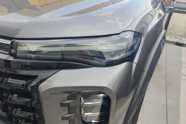 Used SAIC MAXUS Xingji 2023 Starry H 2.0T Automatic Diesel Dual-Turbo All-Wheel-Drive Flagship Model – Standard Wheelbase Left Front Headlight