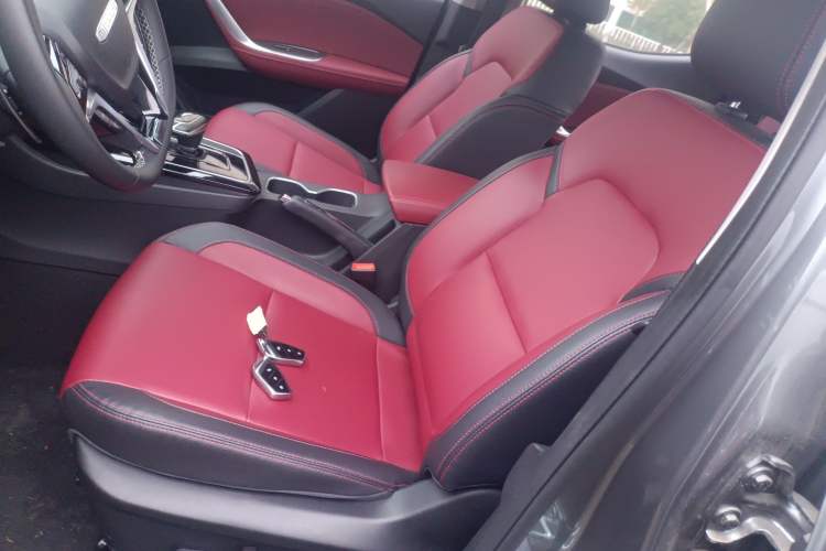 Used SAIC MAXUS Xingji 2023 Starry R 2.0T Automatic Diesel 2WD Luxury Edition Long-Box Model Left Front Seat