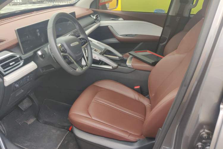 Used SAIC MAXUS Xingji 2023 Starry H 2.0T Automatic Diesel Dual-Turbo All-Wheel-Drive Flagship Model – Standard Wheelbase Left Front Seat