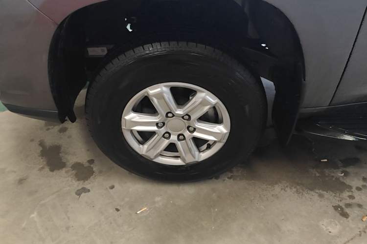 Used SAIC MAXUS Xingji 2023 Starry L 2.0T Diesel Automatic 2WD Elite Edition Standard Cab Left Front Wheel Hub