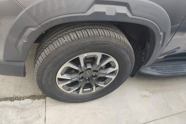 Used SAIC MAXUS Xingji 2023 Starry H 2.0T Automatic Diesel Dual-Turbo All-Wheel-Drive Flagship Model – Standard Wheelbase Left Front Wheel Hub
