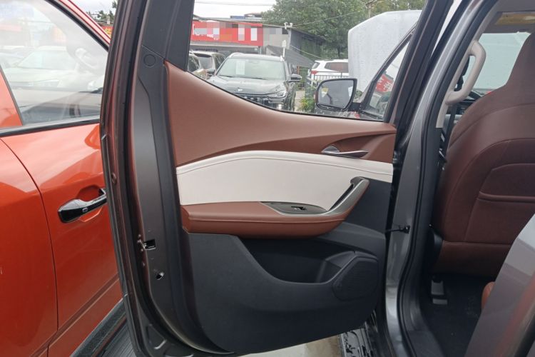 Used SAIC MAXUS Xingji 2023 Starry H 2.0T Automatic Diesel Dual-Turbo All-Wheel Drive Luxury Edition Long Wheelbase Left Rear Door Interior